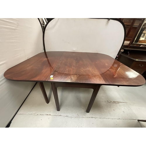 382 - GEORGAIN FLAMED MAHOGANY DROP LEAF GATE LEG DINING TABLE H29