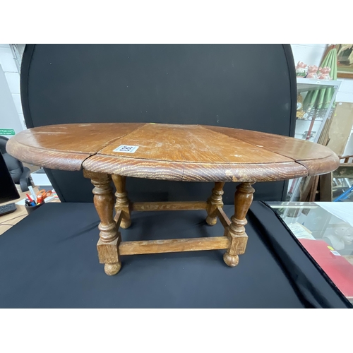 383 - MINIATURE OAK DROP LEAF SWIVEL TOP TABLE H19