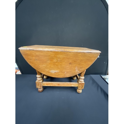 383 - MINIATURE OAK DROP LEAF SWIVEL TOP TABLE H19