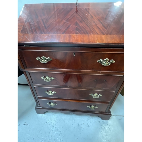 385 - GOOD QUALITY REPRODUCTION BUREAU WITH FITTED INTERIOR AND 4 DRAWERS TO BASE H41