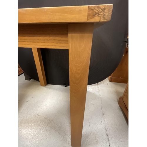 387 - MODERN OAK KITCHEN TABLE H31