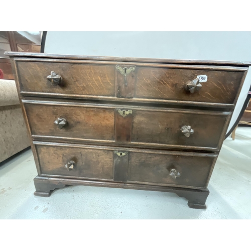 389 - EARLY PERIOD OAK 3 DRAWER CHEST H31