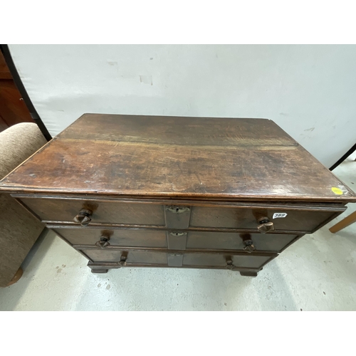 389 - EARLY PERIOD OAK 3 DRAWER CHEST H31