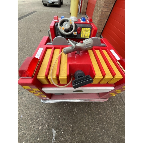 405 - CHILDRENS BATTERY OPERATED FIRE ENGINE H25.5