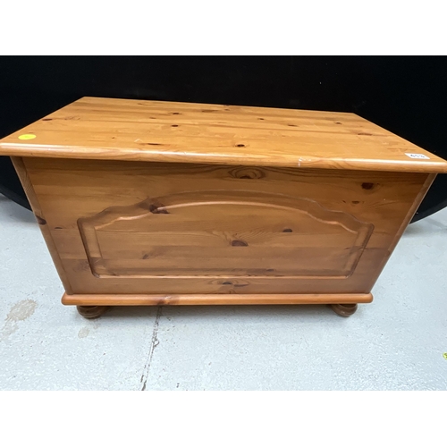 413 - MODREN PINE BLANKET BOX H19.5