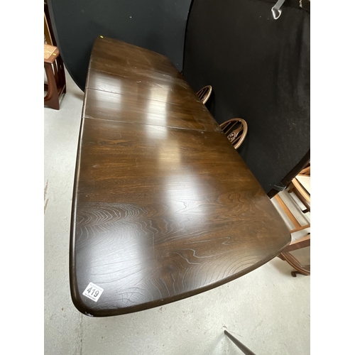 419 - DARK OAK BADGED ERCOL EXTENDING DINING TABLE AND 6 MATCHING CHAIRS INCLUDING 2 CARVERS H29