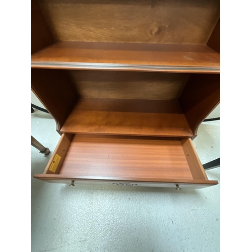 420 - MODERN MAHOGANY WATERFALL BOOKCASE WITH DRAWER TO BASE H47