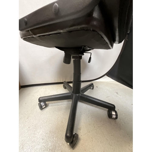 425 - MODERN BLACK/BROWN SWIVELL OFFICE CHAIR H40