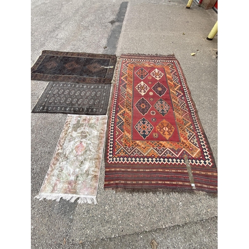 426 - *******lot withdrawn by vendor******4 VINTAGE CARPETS A/F
120