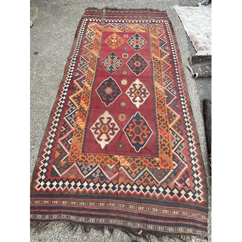 426 - *******lot withdrawn by vendor******4 VINTAGE CARPETS A/F
120