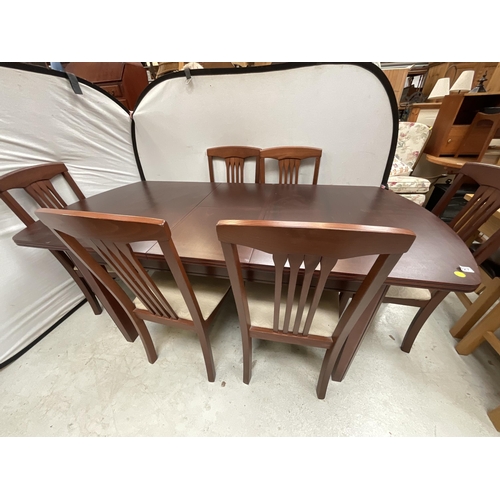 427 - MODERN MAHOGANY G PLAN EXTENDING DINING TABLE AND 6 MATCHING CHAIRS H30