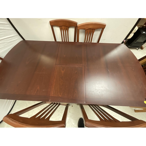 427 - MODERN MAHOGANY G PLAN EXTENDING DINING TABLE AND 6 MATCHING CHAIRS H30