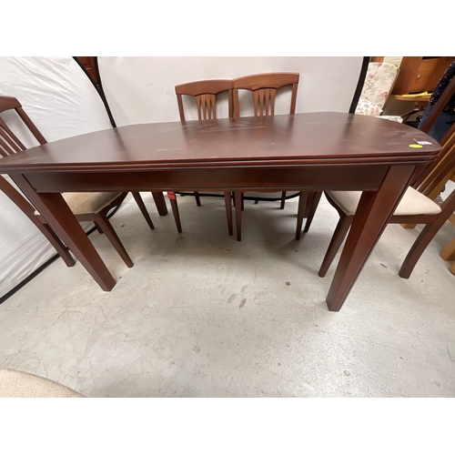 427 - MODERN MAHOGANY G PLAN EXTENDING DINING TABLE AND 6 MATCHING CHAIRS H30