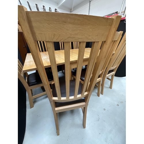 430 - MODERN LIGHT OAK EXTENDING DINING TABLE AND 8 MATCHING CHAIRS H30