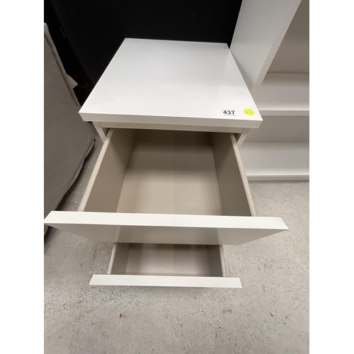 437 - MODERN WHITE BOOKCASE H42