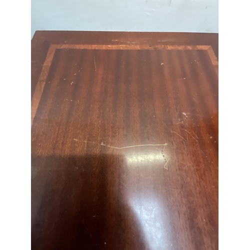 441 - PAIR OF REPRODUCTION MAHOGANY LAMP TABLES A/F H18