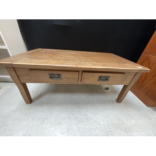 444 - MODERN OAK 4 DRAWER COFFEE TABLE H18