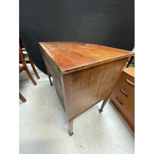 446 - EDWARDIAN MAHOGANY KNEEHOLE BOW FRONT DESK H29