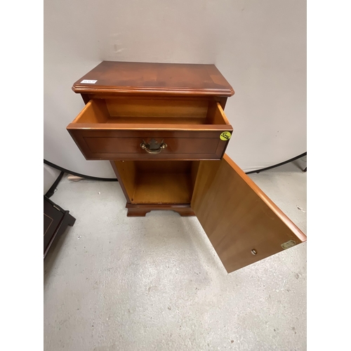 447 - REPRODUCTION MAHOGANY SIDEBOARD WITH 3 DRAWERS OVER 3 DOORS COMPLETE WITH KEYS H29