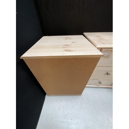 449 - MODERN PAIR OF 3 DRAWER BEDSIDE CHESTS H28