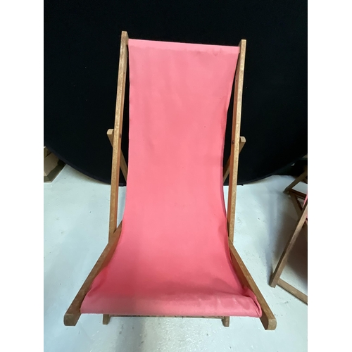 462 - 2 VINTAGE FOLDING DECK CHAIRS