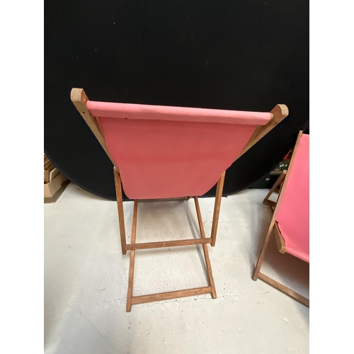 462 - 2 VINTAGE FOLDING DECK CHAIRS