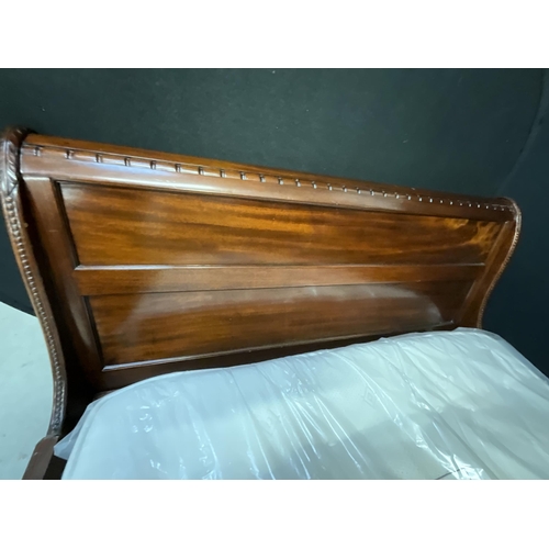 470 - REPRODUCTION 5FT MAHOGANY SLIEGH BED WITH 4'6 MATTRESS