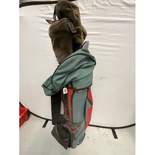 100 - SET OF GOLF CLUBS IN BAG