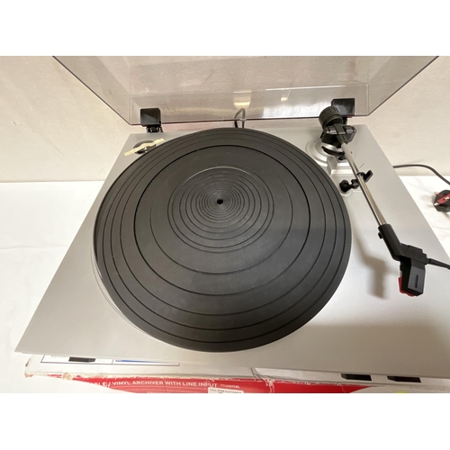 96 - ION USB TURNTABLE IN BOX