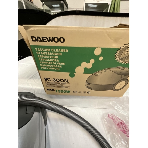 99 - DAEWOO 1300W CYLINDER HOOVER IN BOX