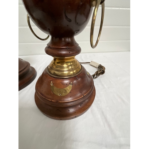 10 - PAIR OF MATCHING TABLE LAMP BASES WITH BRASS DECORATION H18