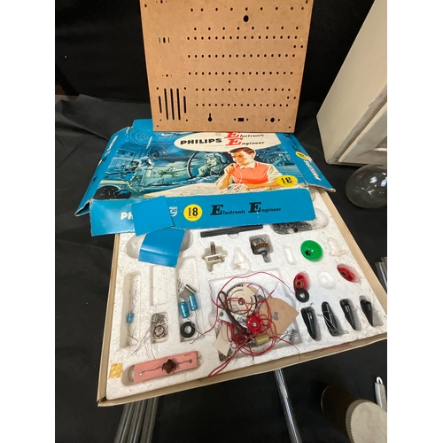 20 - BOX OF CHEMISTRY ITEMS TO INCLUDE CHILDS ELECTRONIC ENGINEERS GAME IN ORIGINAL BOX, TEST TUBES, VICT... 