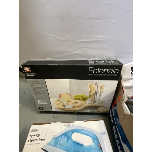 32 - BOX OF ELECTRICAL KITCHEN ITEMS TO INCLUDE SANDWICH TOASTER STEAM IRON ETC