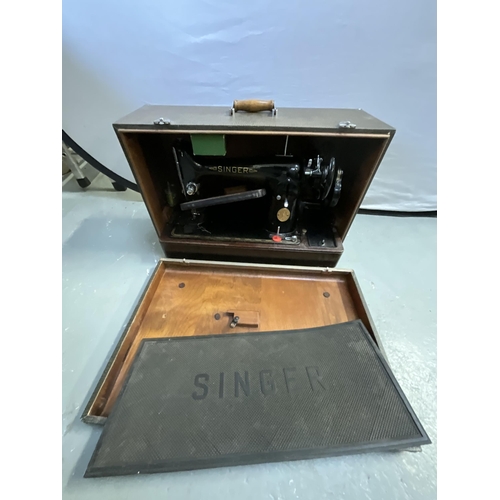 35 - VINTAGE SINGER SEWING MACHINE IN ORIGINAL CASE WITH ACCESSORIES