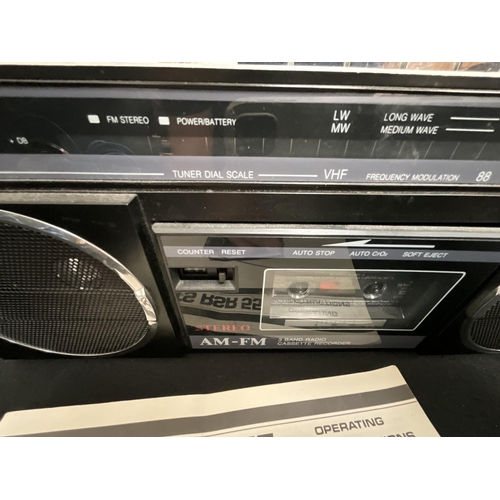 100 - ROBERTS RSR55 RADIO CASSETTE PLAYER COMPLETE WITH INSTRUCTION BOOKLET