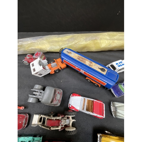 86 - BOX OF VINTAGE TOY CARS AND LORRIES TO INCLUDE DINKY ETC