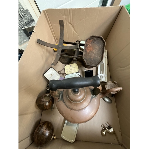 104 - BOX OF BRASS & COPPER ETC TO INCLUDE VICTORIAN CAR LAMP, VICTORIAN OIL LAMP WITH CHIMNEY