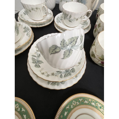 112 - 2 BOXES OF CHINA TO INCLUDE PART TEA SETS ROYAL WORCESTER WEDGWOOD ETC