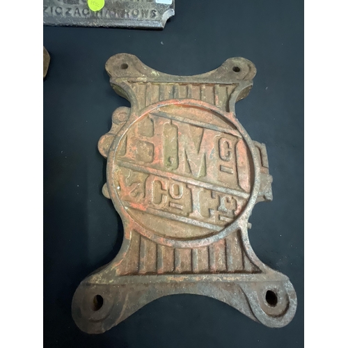 128 - BAMFORDS CAST IRON BRACKET, H&M CO CAST IRON BRACKET HOWARD BEDFORD WALL PLAQUE