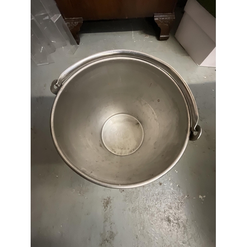 133 - STAINLESS STEEL BUCKET H12