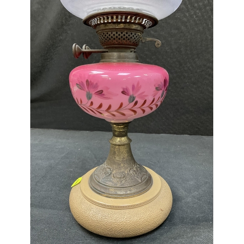 178 - VICTORIAN BRASS AND GLASS OIL LAMP WITH A CERAMIC & BRASS BASE PINK GLASS RESERVOIR COMPLETE WITH CH... 