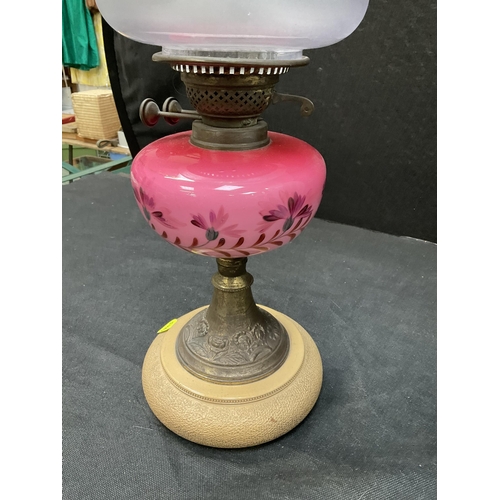 178 - VICTORIAN BRASS AND GLASS OIL LAMP WITH A CERAMIC & BRASS BASE PINK GLASS RESERVOIR COMPLETE WITH CH... 