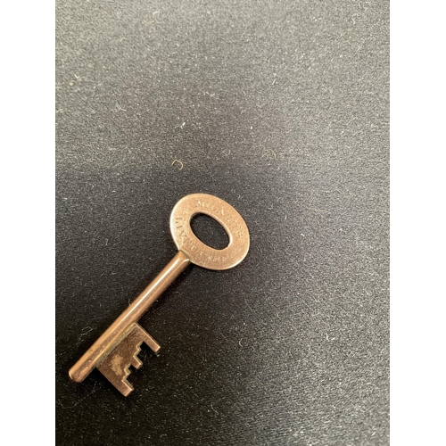 185 - 375 9CT ROSE GOLD MILNERS OF LIVERPOOL ADVERTISING KEY 4.8G