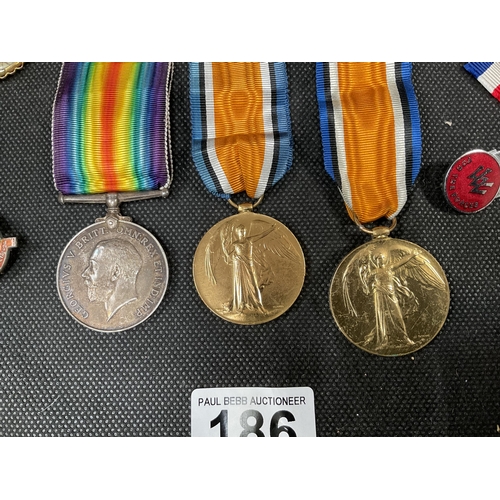 186 - QTY OF WW1 MEDALS RIBBONS AND CAP BADGES, WAR SWEETHEART PENDANT