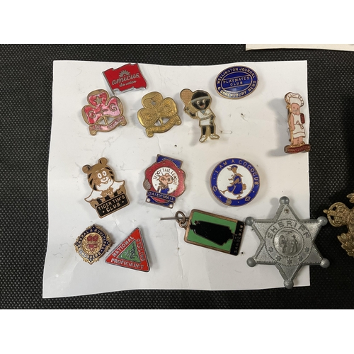 197 - 35 VINTAGE BADGES AND 4 MILITARY BADGES