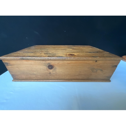 277 - WOODEN TEACHERS WHISKY ADVERTISING BOX H4.5