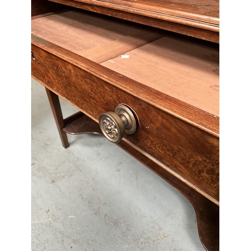 282 - GEORGIAN MAHOGANY TRAY TOP WASHSTAND WITH SINGLE DRAWER AND SHELVED BASE H39