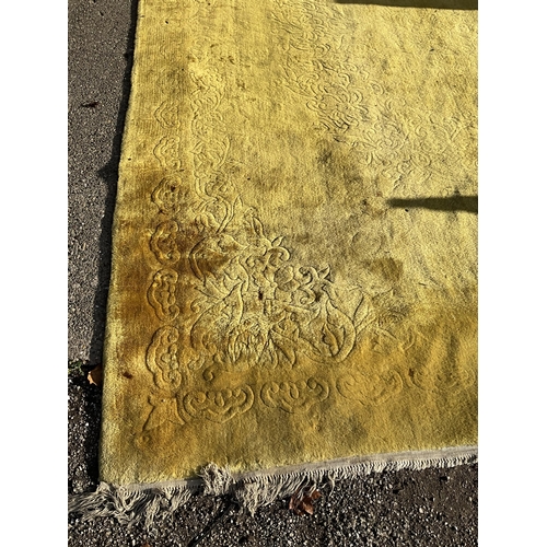 285 - HEAVY YELLOW PATTERNED GOOD QUALITY CARPET 150