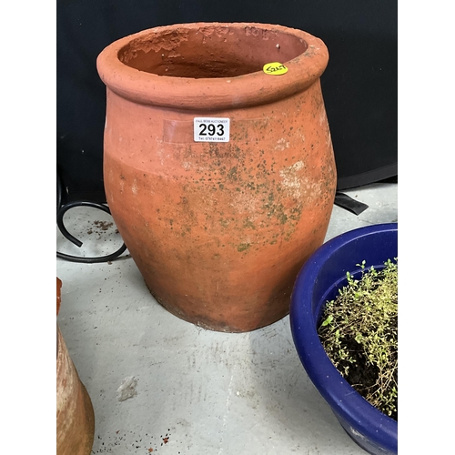 293 - QTY OF TERRACOTTA PLANT POTS OF VARIOUS SIZES AND A METAL GARDEN PLANT STAND
LARGEST H16