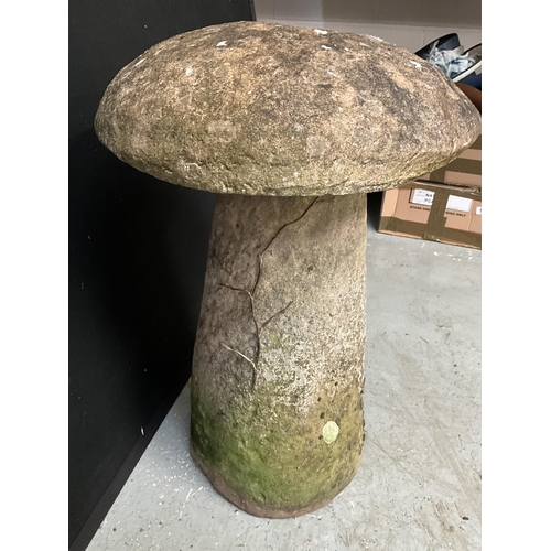 295 - GARDEN STADDLESTONE OR MUSHROOM H27